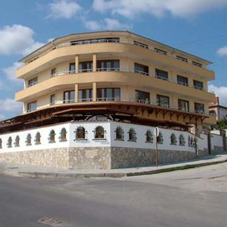 Family Hotel St. Constantine And Helena Ivaylovgrad Eksteriør billede