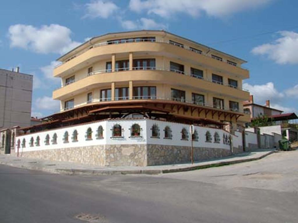 Family Hotel St. Constantine And Helena Ivaylovgrad Eksteriør billede