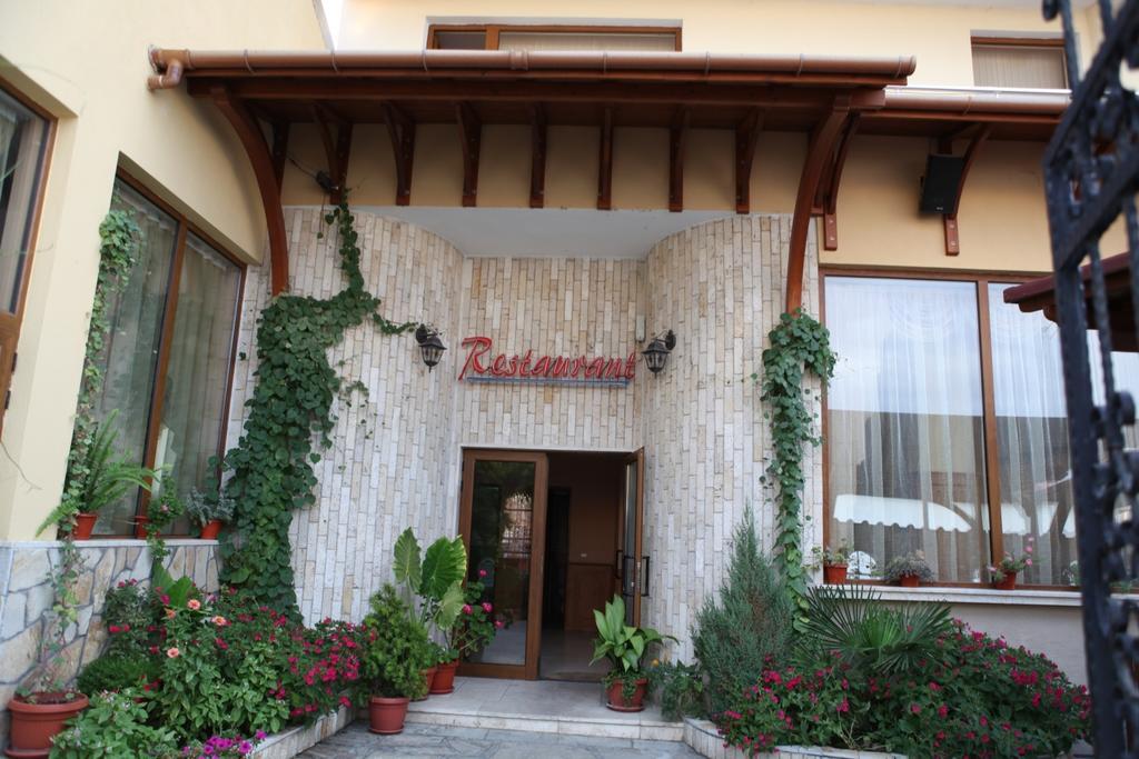 Family Hotel St. Constantine And Helena Ivaylovgrad Eksteriør billede